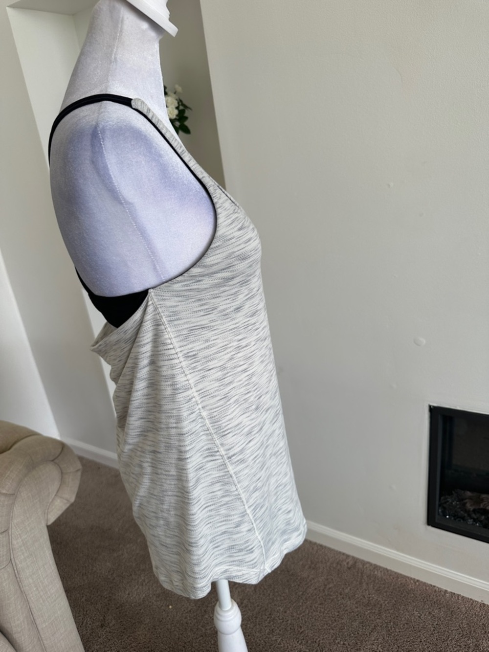 lululemon athletica Heathered Light Gray Scoop Tank - Picture 7 of 7